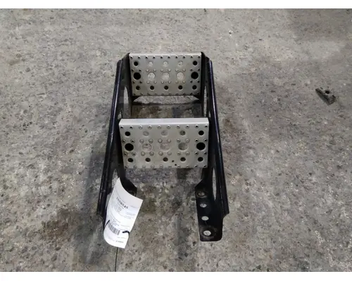 FREIGHTLINER CASCADIA 125 FRAME STEP