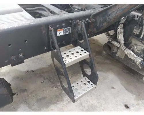 FREIGHTLINER CASCADIA 125 FRAME STEP
