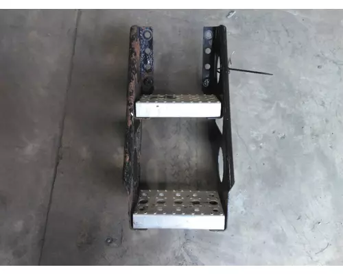 FREIGHTLINER CASCADIA 125 FRAME STEP