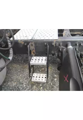 FREIGHTLINER CASCADIA 125 FRAME STEP