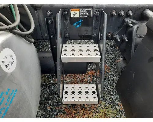 FREIGHTLINER CASCADIA 125 FRAME STEP