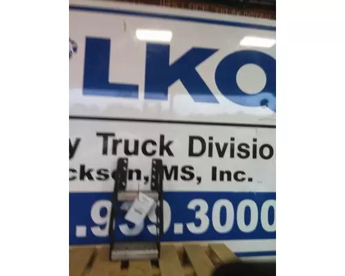 FREIGHTLINER CASCADIA 125 FRAME STEP