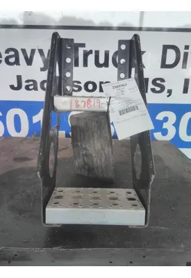 FREIGHTLINER CASCADIA 125 FRAME STEP