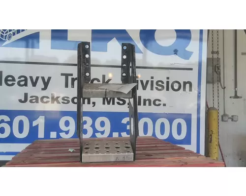 FREIGHTLINER CASCADIA 125 FRAME STEP
