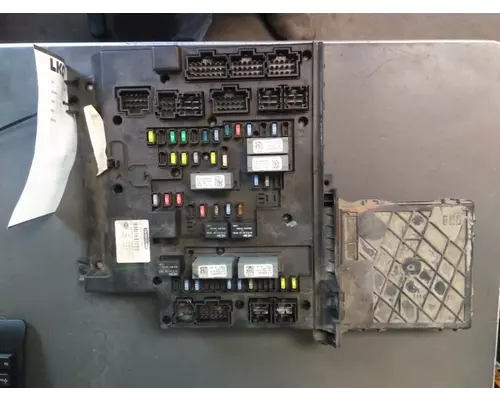 FREIGHTLINER CASCADIA 125 FUSE BOX