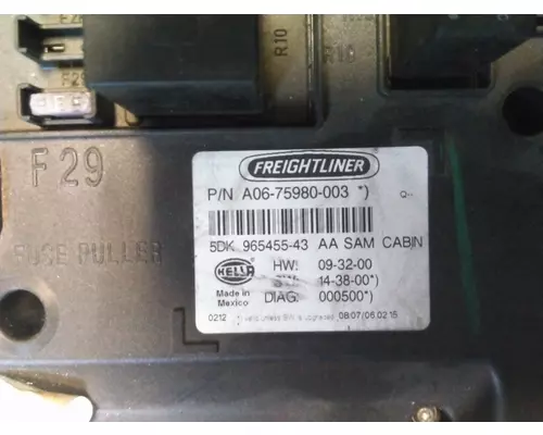 FREIGHTLINER CASCADIA 125 FUSE BOX