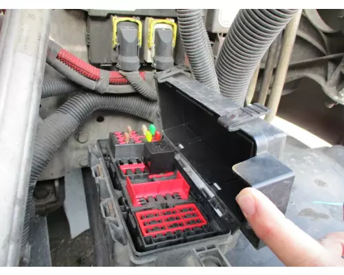 FREIGHTLINER CASCADIA 125 FUSE BOX