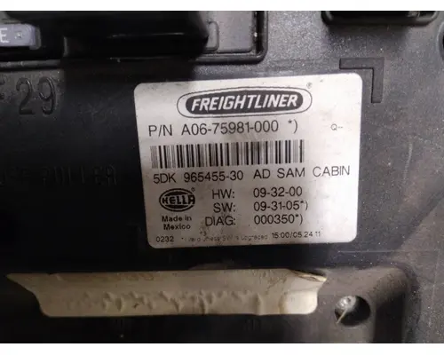 FREIGHTLINER CASCADIA 125 FUSE BOX