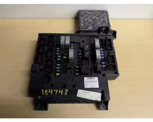 FREIGHTLINER CASCADIA 125 FUSE BOX