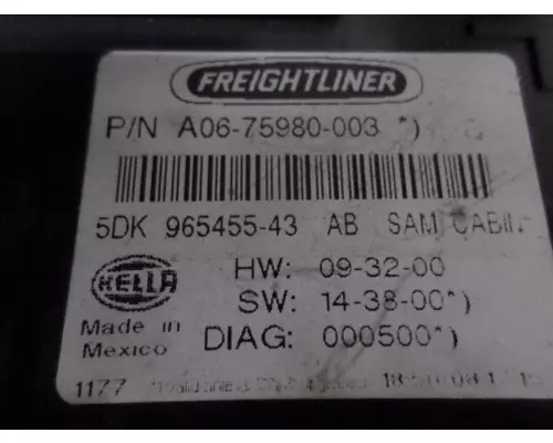 FREIGHTLINER CASCADIA 125 FUSE BOX