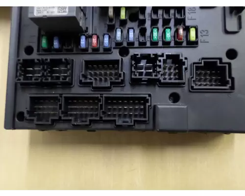 FREIGHTLINER CASCADIA 125 FUSE BOX