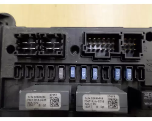 FREIGHTLINER CASCADIA 125 FUSE BOX