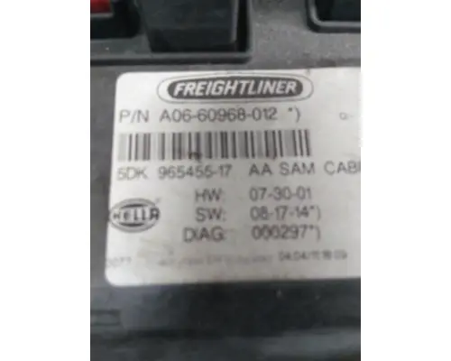 FREIGHTLINER CASCADIA 125 FUSE BOX