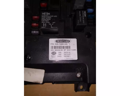 FREIGHTLINER CASCADIA 125 FUSE BOX
