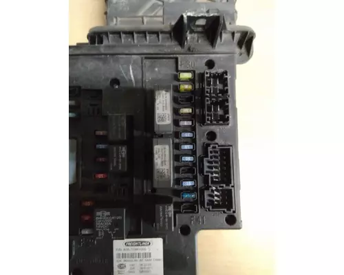 FREIGHTLINER CASCADIA 125 FUSE BOX