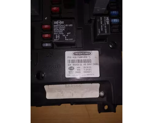 FREIGHTLINER CASCADIA 125 FUSE BOX
