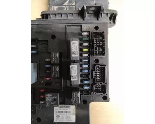 FREIGHTLINER CASCADIA 125 FUSE BOX