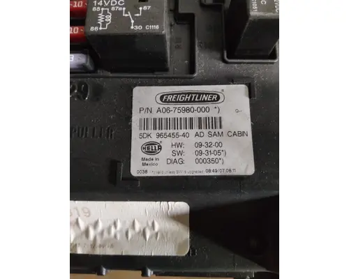 FREIGHTLINER CASCADIA 125 FUSE BOX