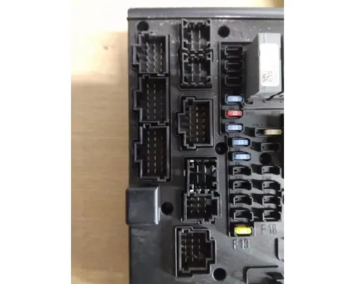 FREIGHTLINER CASCADIA 125 FUSE BOX