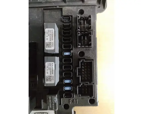 FREIGHTLINER CASCADIA 125 FUSE BOX