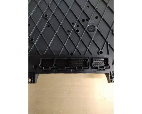 FREIGHTLINER CASCADIA 125 FUSE BOX