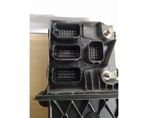 FREIGHTLINER CASCADIA 125 FUSE BOX