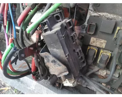 FREIGHTLINER CASCADIA 125 FUSE BOX