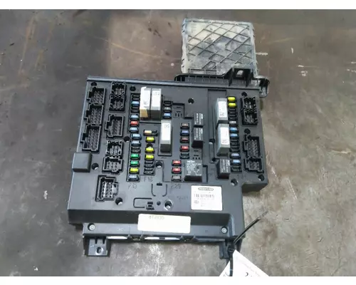 FREIGHTLINER CASCADIA 125 FUSE BOX