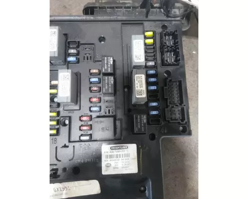 FREIGHTLINER CASCADIA 125 FUSE BOX