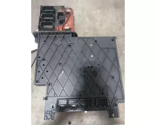 FREIGHTLINER CASCADIA 125 FUSE BOX