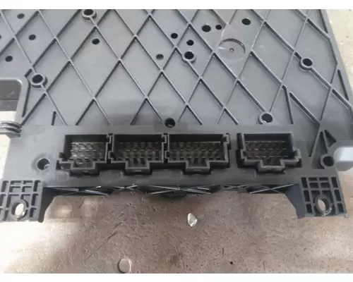 FREIGHTLINER CASCADIA 125 FUSE BOX