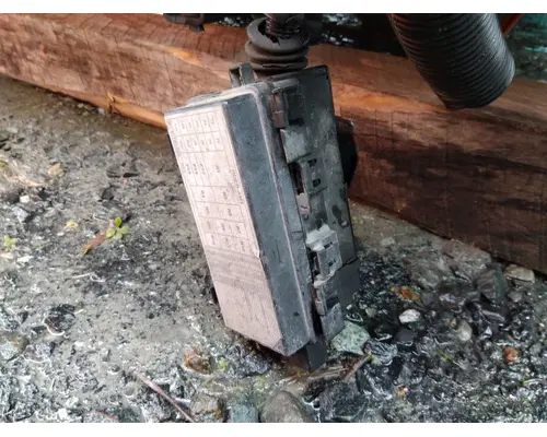 FREIGHTLINER CASCADIA 125 FUSE BOX