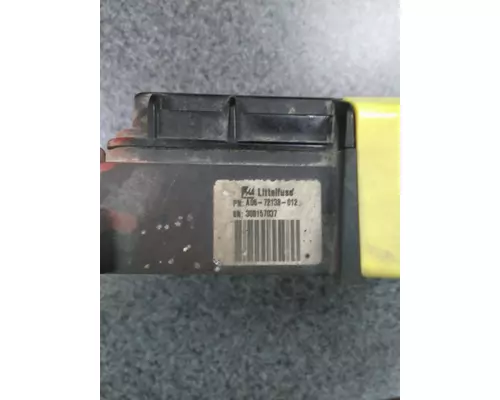FREIGHTLINER CASCADIA 125 FUSE BOX