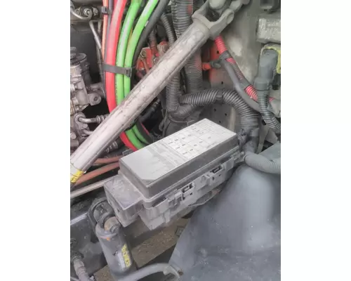 FREIGHTLINER CASCADIA 125 FUSE BOX