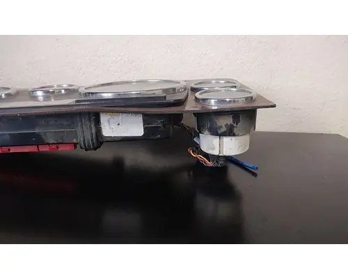 FREIGHTLINER CASCADIA 125 GAUGE CLUSTER