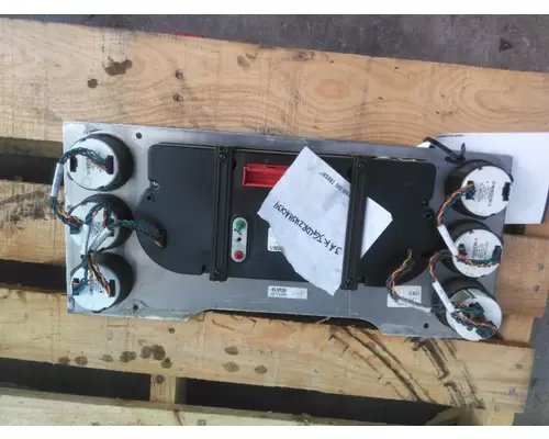 FREIGHTLINER CASCADIA 125 GAUGE CLUSTER