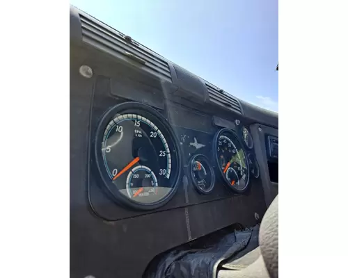 FREIGHTLINER CASCADIA 125 GAUGE CLUSTER