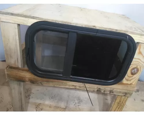 FREIGHTLINER CASCADIA 125 GLASS, SLEEPER
