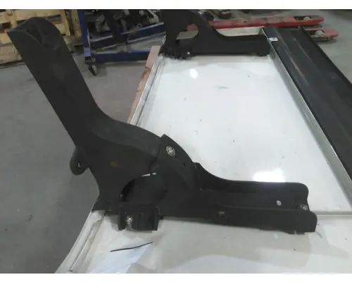 FREIGHTLINER CASCADIA 125 GLASS, SLEEPER