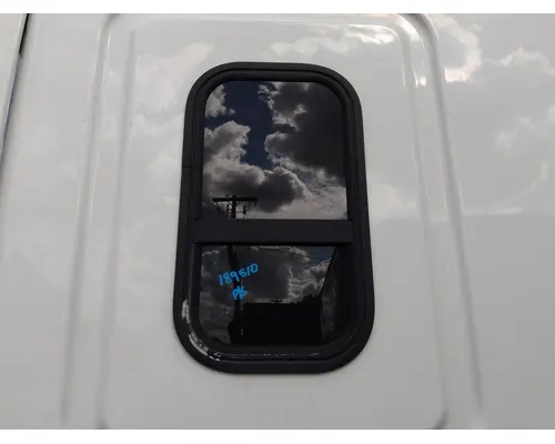 FREIGHTLINER CASCADIA 125 GLASS, SLEEPER