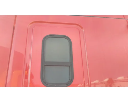 FREIGHTLINER CASCADIA 125 GLASS, SLEEPER