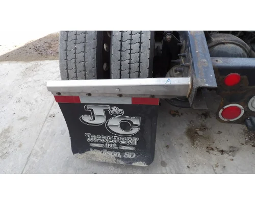 FREIGHTLINER CASCADIA 125 MUD FLAP HANGER