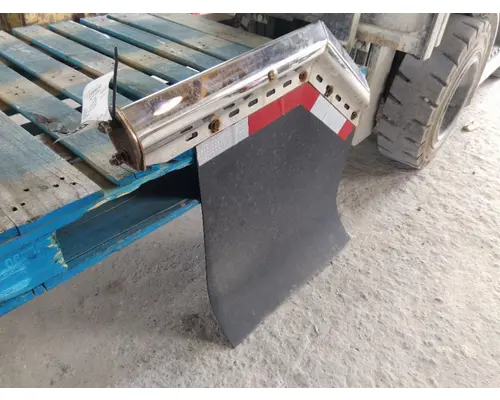 FREIGHTLINER CASCADIA 125 MUD FLAP HANGER