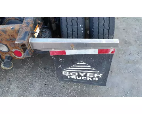 FREIGHTLINER CASCADIA 125 MUD FLAP