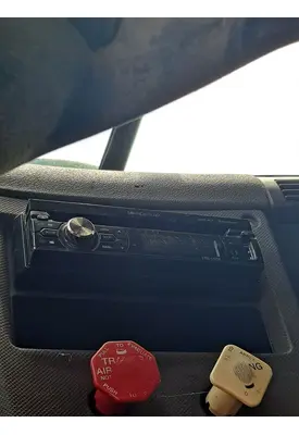 FREIGHTLINER CASCADIA 125 RADIO AM/FM/BLUETOOTH