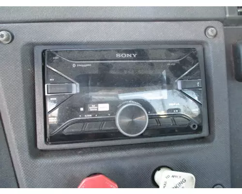 FREIGHTLINER CASCADIA 125 RADIO AMFM