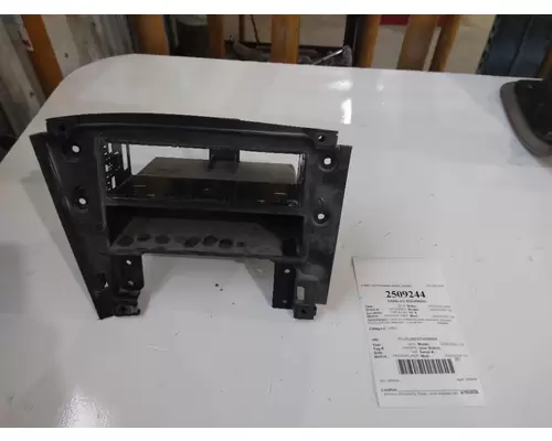 FREIGHTLINER CASCADIA 125 RADIO AV EQUIPMENT