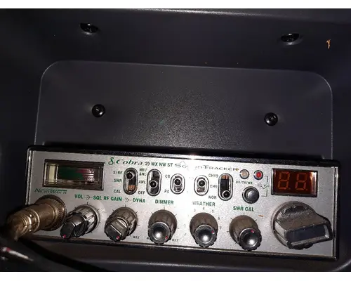 FREIGHTLINER CASCADIA 125 RADIO AV EQUIPMENT