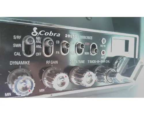 FREIGHTLINER CASCADIA 125 RADIO AV EQUIPMENT