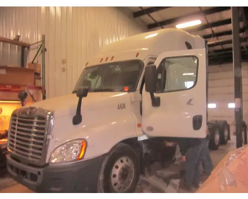 FREIGHTLINER CASCADIA 125 Radiator